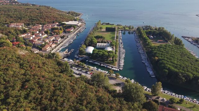 Villaggio del Pescatore: Un Angolo Nascosto di Trieste Tra Carso e Golfo