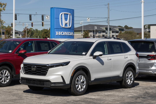 Honda CR-V 1.5T AWD LX SUV Crossover at a dealership. Honda offers the CRV with a 190HP 1.5L Turbo 4-Cylinder engine. MY:2026