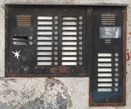 Empty old intercom - nobody's home