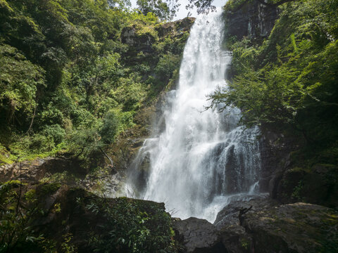 Cascadas y monta&ntilde;as en la comarca Panama