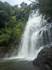 Cascadas y montañas en la comarca Panama © crist.cort
