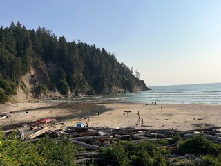Sandy beach on the Oregon coast © Elena
