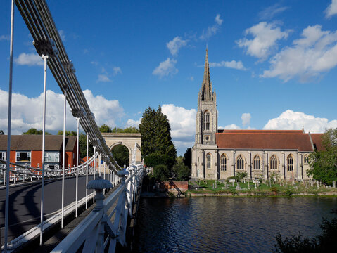 UK, England, Buckinghamshire, Marlow bridge and church