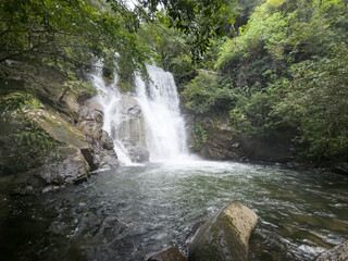 Cascadas y montañas en la comarca Panama © crist.cort
