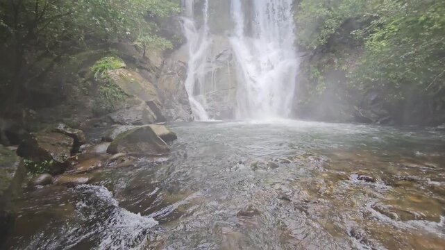 Cascadas y monta&ntilde;as en la comarca Panama