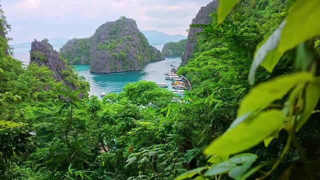 boat snorkeling tour to Twin Lagoon and Kayangan Lake in Philippines. tourism destination for snorkeling and scuba diving in Coron, Palawan. 