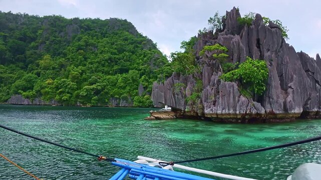 boat snorkeling tour to Twin Lagoon and Kayangan Lake in Philippines. tourism destination for snorkeling and scuba diving in Coron, Palawan. 