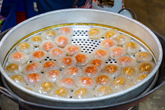 an iconic Taiwanese culinary staple&mdash;traditional steamed Ba-wan