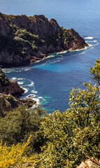 Obraz premium Lo spettacolare panorama del golfo di Porto con la torre genovese