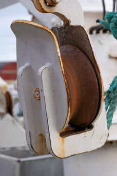 rust, rusty, metal, roller, fishing vessel, fishing boat, ship, marine, maritime, nautical, equipment, machinery, fishing, industry, industrial, steel, iron, corrosion, corroded, weathered, worn, deca