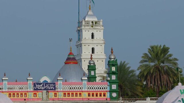 Nagore Dargah Shareef, Nagore Andavar is a dargah built over the tomb of the Sufi saint Nagore Syed Abdul Qadir Shahul Hamid, Sufi islam, Sufis, located in Nagore, Nagapattinam, Tamil Nadu, India.