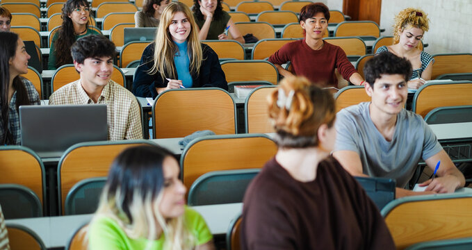 Students inside university class room - Back to school and campus lifestyle concept - Main focus on blond girl face - UGC content