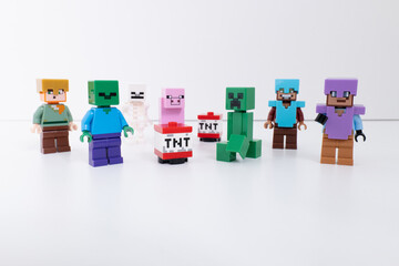 Naklejka premium Lego Minecraft mini-figures and TNT blocks shot isolated on a white background. inclides - Steve, Creeper, Pig, & Skeleton. Bradford, UK Oct 2 2026
