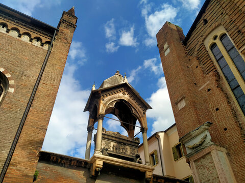 Sarcophagus of Guglielmo da Castelbarco, located on an arch in Verona, Italy