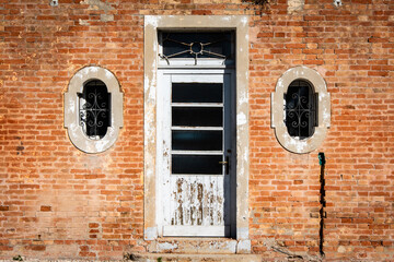 Dettaglio di una vecchia costruzione all'interno dell'Arsenale di Venezia © Andrea Vismara