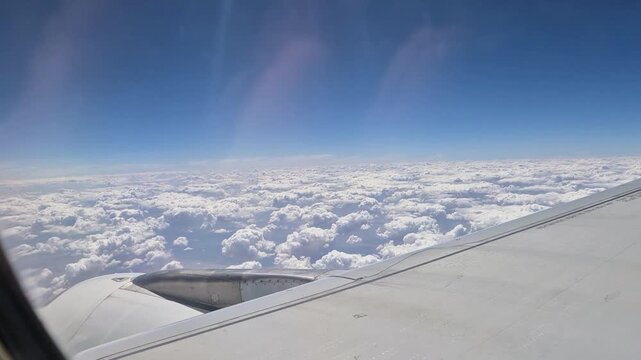 avi&atilde;o nuvens