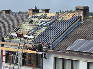 Rénovation d’une toiture avec isolation © joef