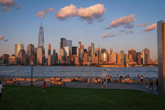 Promenade of Liberty State Park and the Manhattan skyline in golden light, Jersey City, New Jersey, United States