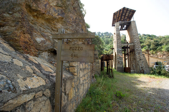  Pozzo Gal, a historic mining shaft structure located in the Miniera di Ingurtosu within the Arbus mining area in southwest Sardinia, Italy. Piscinas Ingurtosu. Medio Campidano, Sardegna, Italy