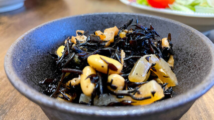 Simmered hijiki seaweed with soybeans and vegetables © 4ChaN