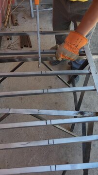 Cutting Metal Tubular Pipes with Manual Saw
