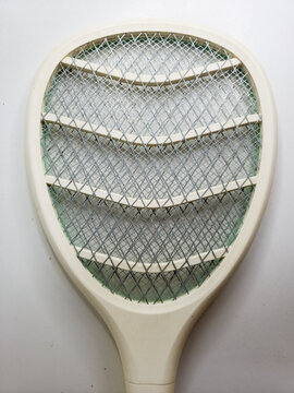 Electric mosquito swatter racket head with metal mesh grid