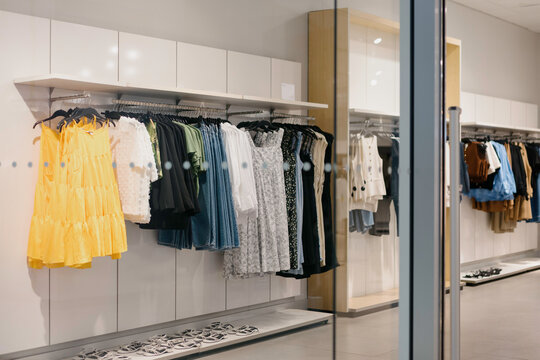 clothes store	
