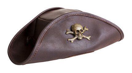 Fototapeta premium Isolated traditional brown leather pirate hat with a metallic skull and crossbones emblem
