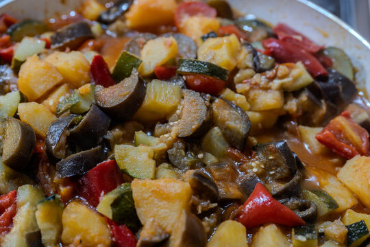A rich and aromatic summer vegetable stew typical of Southern Italy: ciambotta.
