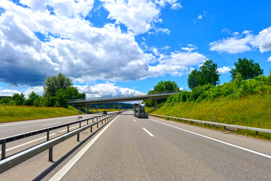 Fahrt auf der Autobahn A7 in Fahrtrichtung Z&uuml;rich vor der Ausfahrt Attikon, Thurgau/Z&uuml;rich, Schweiz