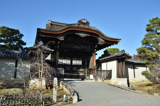 世界遺産　仁和寺　勅使門(京都市右京区)