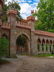 2025-09-10  historical neogothic palace gate and arched colonnade in Kamieniec Zabkowicki, Poland. © fotomaster