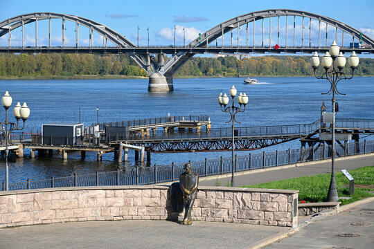 RYBINSK, RUSSIA - SEPTEMBER 15, 2026: Monument to lyricist Lev Oshanin on the background of the Volga river. Rybinsk, Yaroslavl region