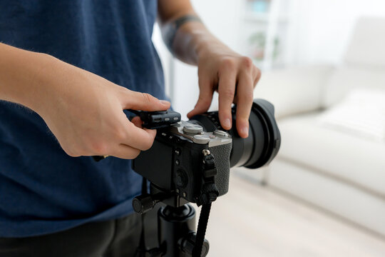 Content creator install wireless receiver on digital camera