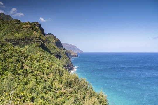 View of the Nā Pali Coast from the Kalalau Trail, Napali Coast, Kauai, Hawaii, USA