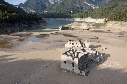 Tramonti, sunken city, abandoned houses, ruins, river course, Friuli, Italy