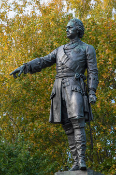 PETROZAVODSK, RUSSIA &ndash; SEPTEMBER 25, 2026: A sculpture of Russian Emperor Peter I on a September day. A monument in Petrozavodsk, Karelia.