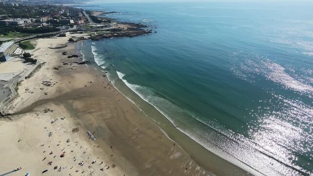 Praia de Matosinhos drone vista a&eacute;rea mar edificio transparente 