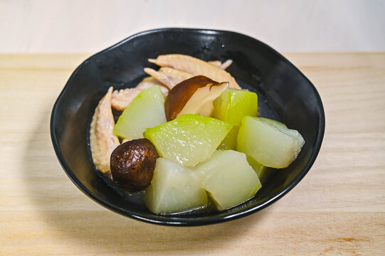 ユウガオと椎茸と鶏手羽のひすい煮