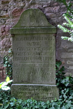 Grabstein an der Petrikirche Kirchohsen