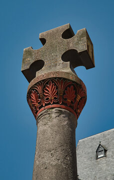 
The market square cross, or Marktkreuz, has stood in Trier&rsquo;s main square for more than 1,000 years. The Christian cross is the best-known symbol of Christianity. Hauptmarkt, Trier, Germany.