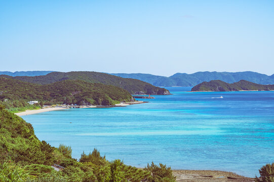 慶良間諸島　座間味島の海岸（神の浜展望台から）