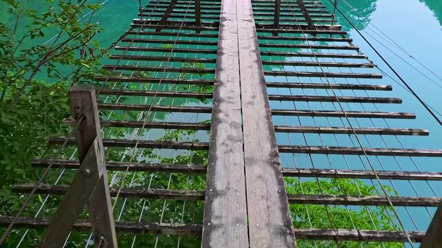 静岡県川根本町にある「寸又峡の夢の吊り橋」歩いて渡る主観視点動画
