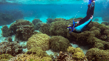 Freediver Swimming Down Over Coral Bommies © Kaitlind
