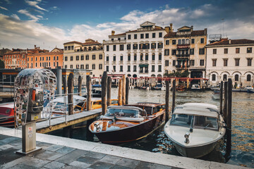 Beautiful Venice, Italy – Iconic Cityscape, Historic Buildings and Scenic Canals © lokomotiv48