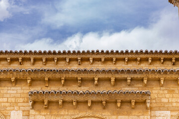 Romanesque corbels adorning building facade in Fromista © Richard Semik