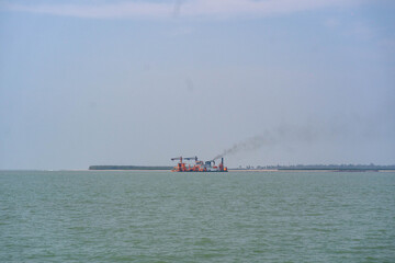 cargo ship in the sea © Ramijul