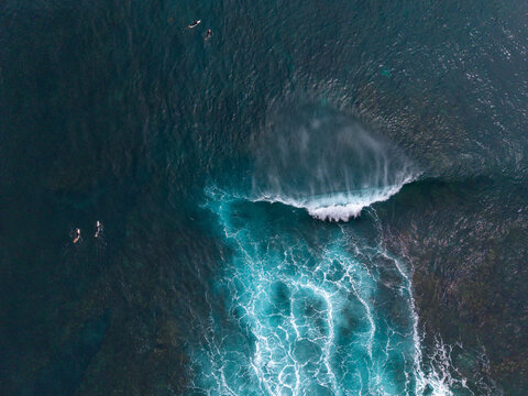 Topdown of wave breaking in Western Australia