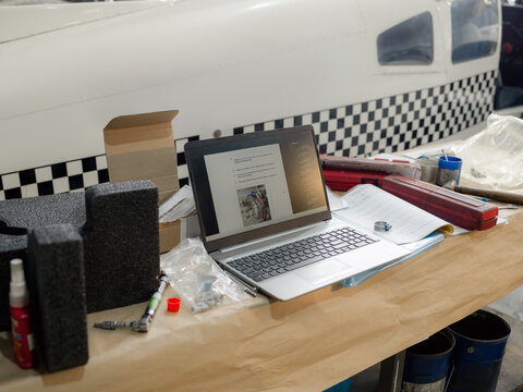 Aircraft engine instructions on computer