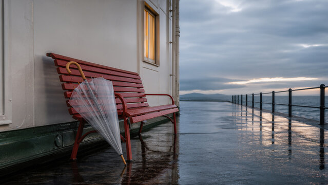 Promenade maritime hors saison apr&egrave;s une pluie l&eacute;g&egrave;re